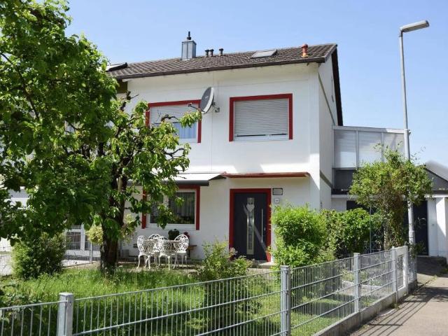 Reihenendhaus mit schönem Garten in Breisach Oberrimsingen
