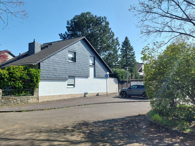 Reihenendhaus in guter Lage mit Garten
