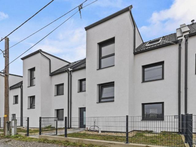 REIHENHAUS + mit BALKON, TERRASSE & WOHNKELLER – TOP LAGE