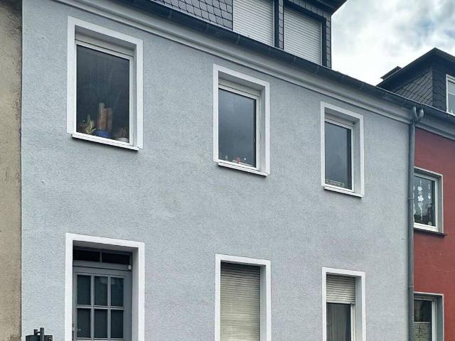 Reihenhaus mit drei Einheiten – vermietet, zentral, vielseitig nutzbar