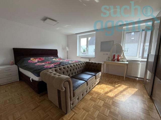 Reihenhaus mit großem Garten, Garage und vollunterkellert in ruhiger Lage