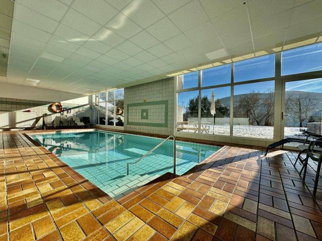 Reihenhaus mit großem Garten / Garagenbox / Indoorpool / Sauna / TOP Lage!