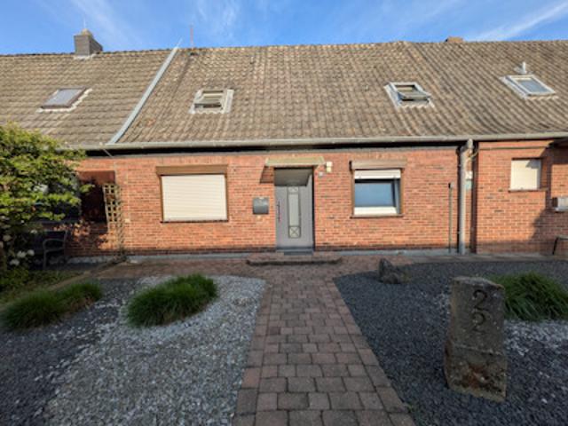 Reihenhaus mit schönem Garten und mit Garage in Kellen