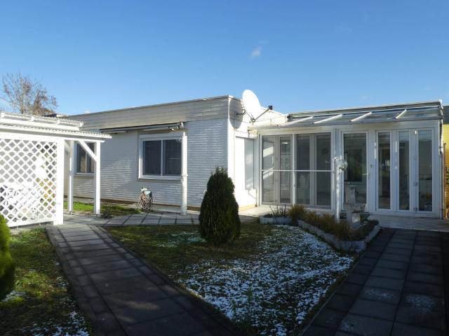 Reihenhaus Bungalow mit gr. Wintergarten