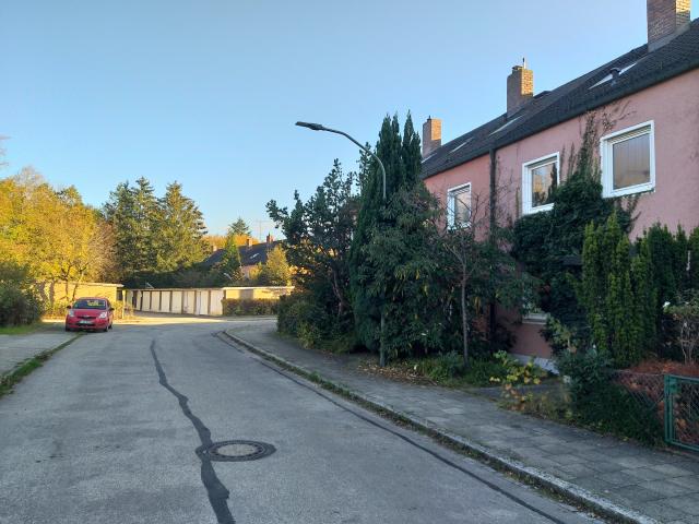 Reihenhaus in Obermenzing, ruhige Lage am Durchblick Park. Mit Einzelgarage
