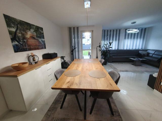 Gepflegtes Reihenhaus = 3 SZ, Keller, Garage und charmanter Garten!