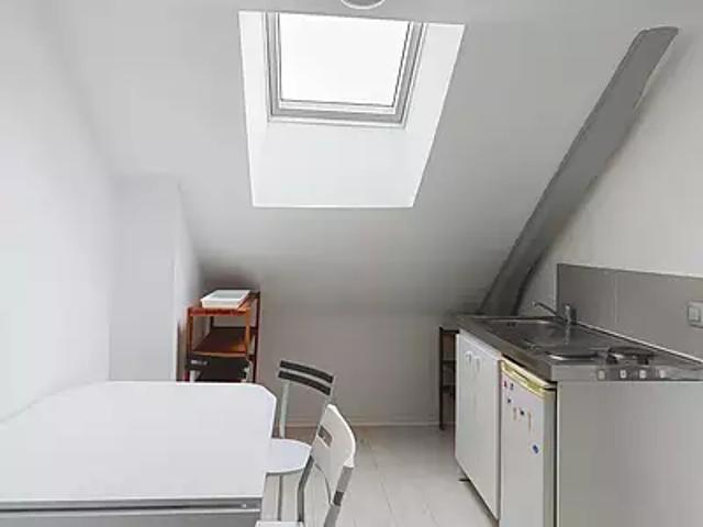 Reims 51100 Location appartement 1 pièce t1 au dernier étage