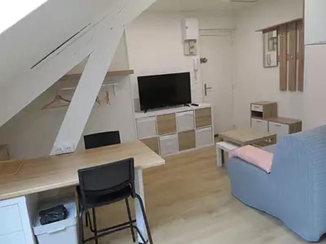 Reims 51100 Location appartement 1 pièce t1 au dernier étage