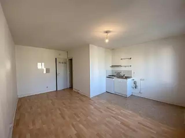 Reims 51100 Location appartement 1 pièce t1 au dernier étage