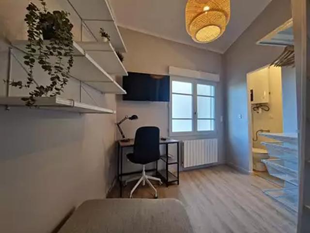Reims 51100 Location appartement 1 pièce t1 au dernier étage