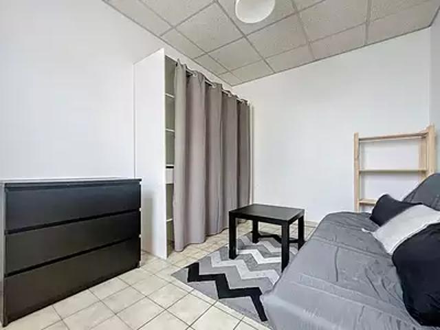Reims 51100 Location appartement 1 pièce t1 au dernier étage