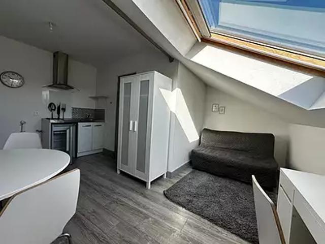Reims 51100 Location appartement 1 pièce t1 au dernier étage
