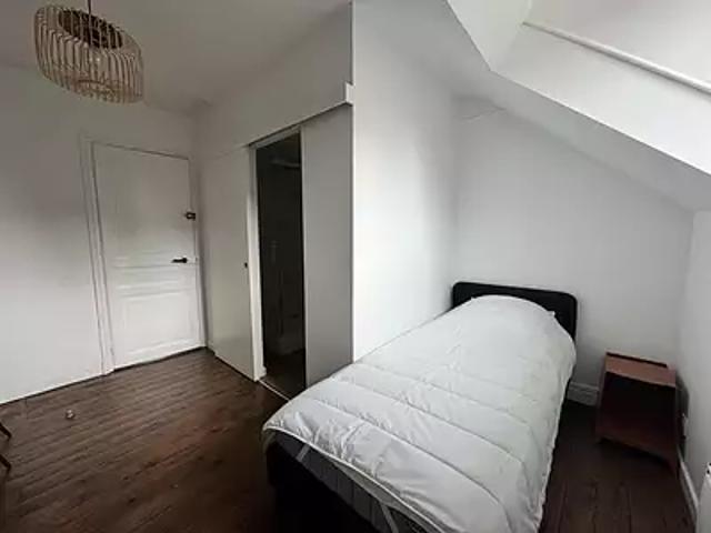 Reims 51100 Location appartement 1 pièce t1 au dernier étage