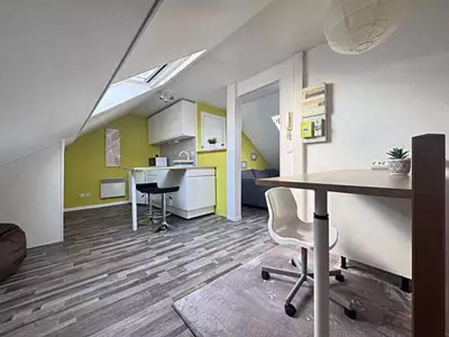 Reims 51100 Location appartement 1 pièce t1 au dernier étage