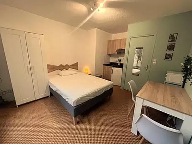 Reims 51100 Location appartement 1 pièce t1 au dernier étage
