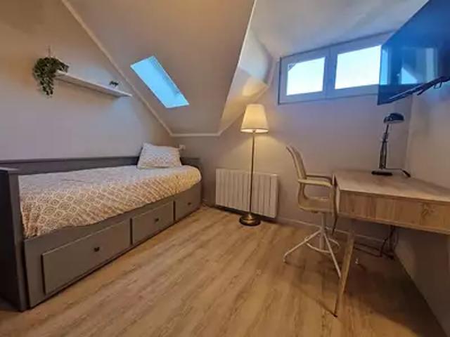 Reims 51100 Location appartement 1 pièce t1 au dernier étage