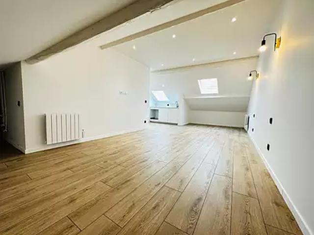 Reims 51100 Location appartement 1 pièce t1 au dernier étage