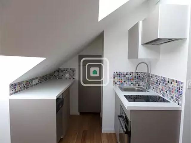 Reims 51100 Location appartement au dernier étage cave