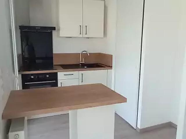 Reims 51100 Location appartement balcon parking