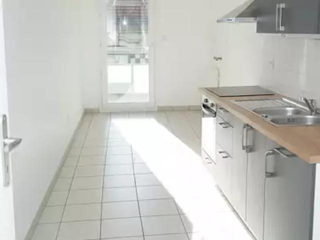 Reims 51100 Location appartement cave balcon