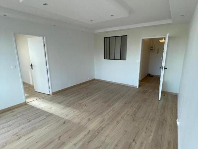 REIMS APPARTEMENT T3 2 CHAMBRES BALCONS