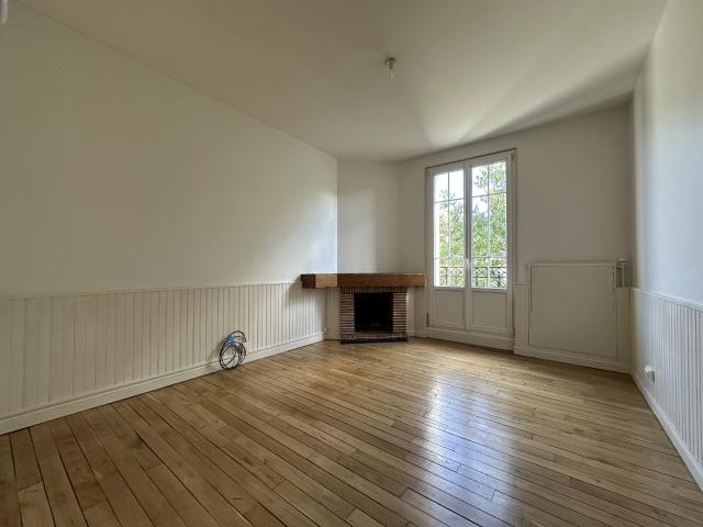 REIMS Immeuble 2 locaux et 6 appartements secteur JEAN JAURES