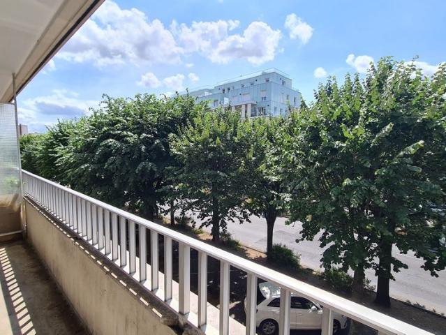 Reims Secteur Paix studio avec balcon