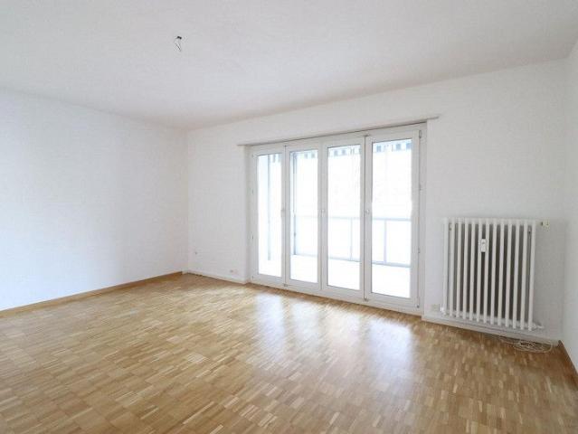 Grosszügige 4.5 Zimmerwohnung zu vermieten
