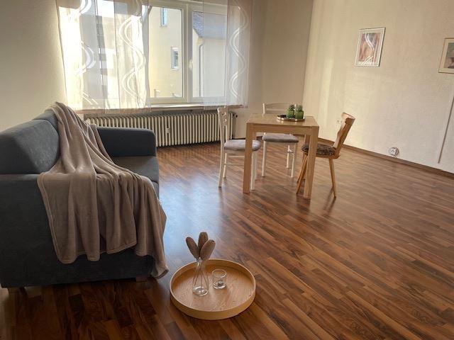 Reinkommen Wohlfühlen* Helle 5 Zimmer Wohnung mit Nebengebäude