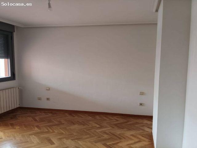 REJAS PLENILUNIO MAGNIFICO PISO DE TRES DORMITORIOS DOS BAÑOS GARAJE Y TRASTERO URBANIZACION PRIVADA