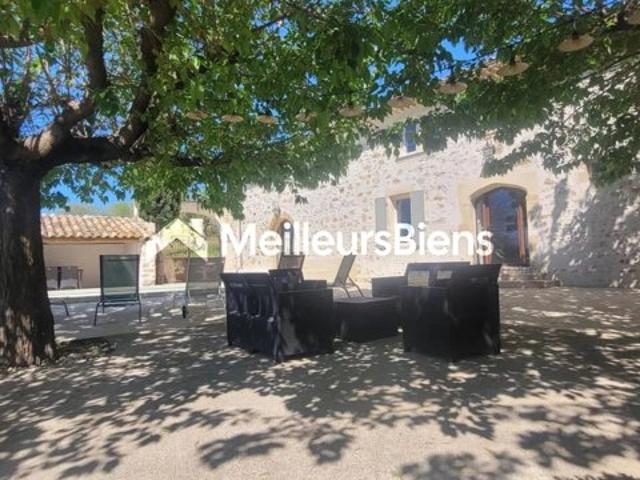 Relais de chasse de François 1er de 430 m² entièrement restauré en 2019 avec goût et des matériaux de qualité à l'abri des regards
