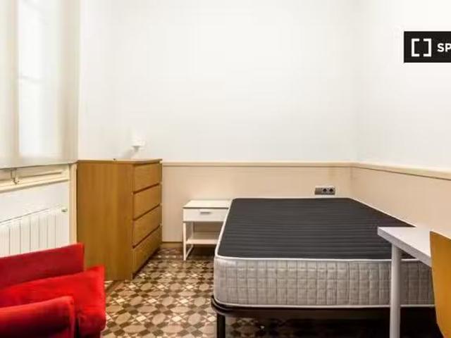 Relajante habitación en piso compartido en El Born, Barcelona