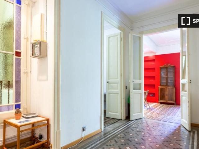 Relajante habitación en piso compartido en El Born, Barcelona