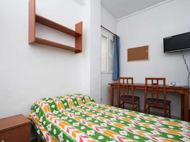 Relajante habitación en piso compartido en Los Pajaritos, Granada