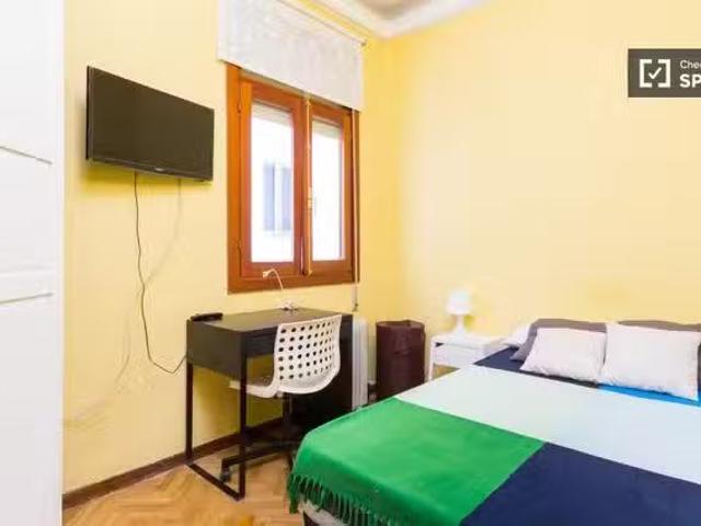 Relajante habitación en piso compartido en Moncloa, Madrid