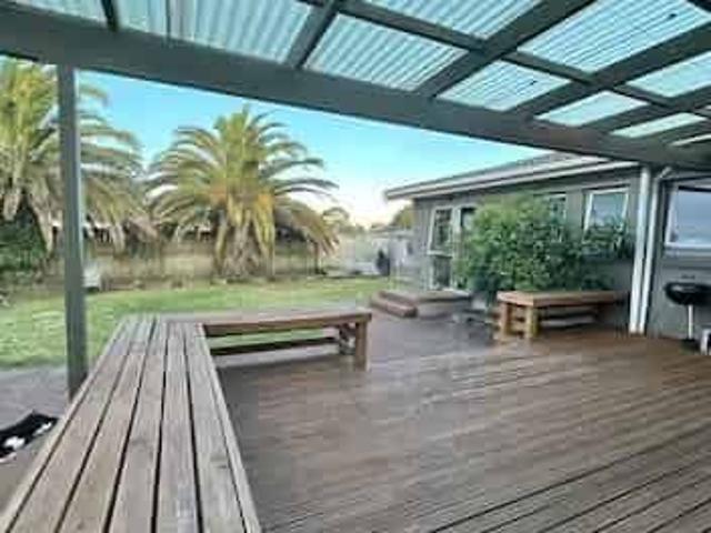 Relaxed Mt Maunganui Living on a Spacious Section