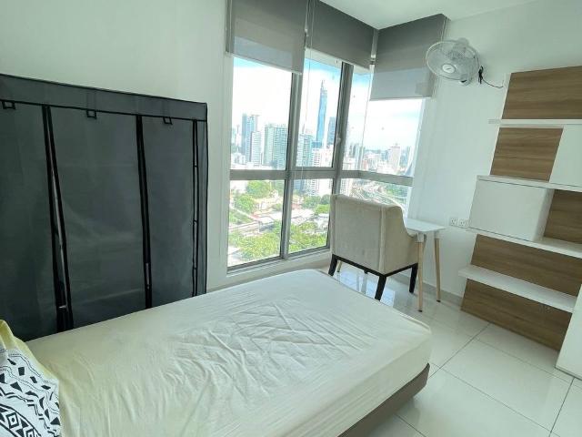 Relaxed City Lifestyle – Spacious Room at Regalia Residence