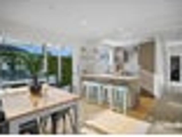 Relaxed coastal holiday living
