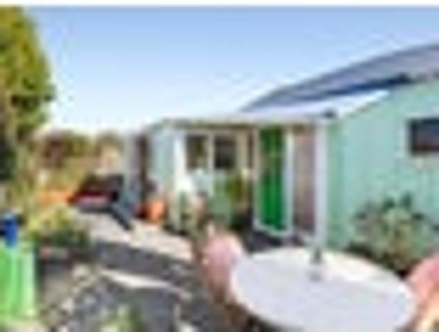 Relaxed Coastal Living at Tahunanui Beach Camp!