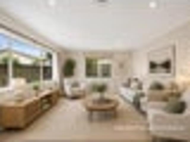 Relaxed Family Living in Oakland's Estate!