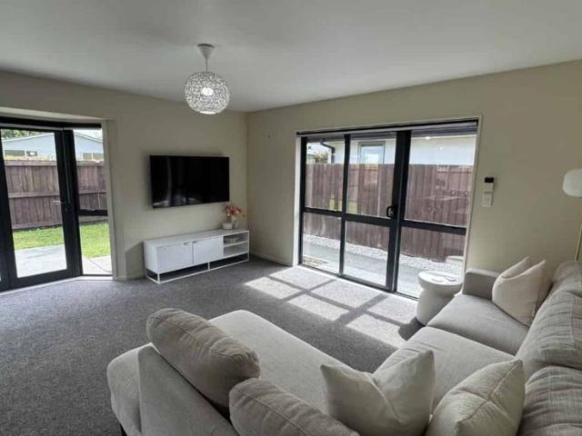Relaxed, Light Filled Living in the Heart of St Albans
