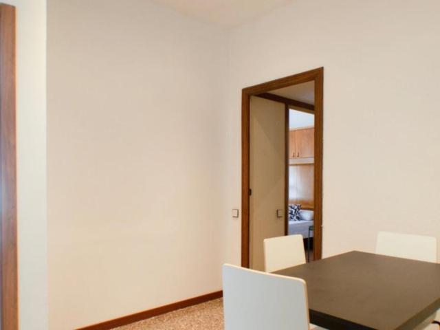Relaxing double bedroom near the Parc de Joan Miró