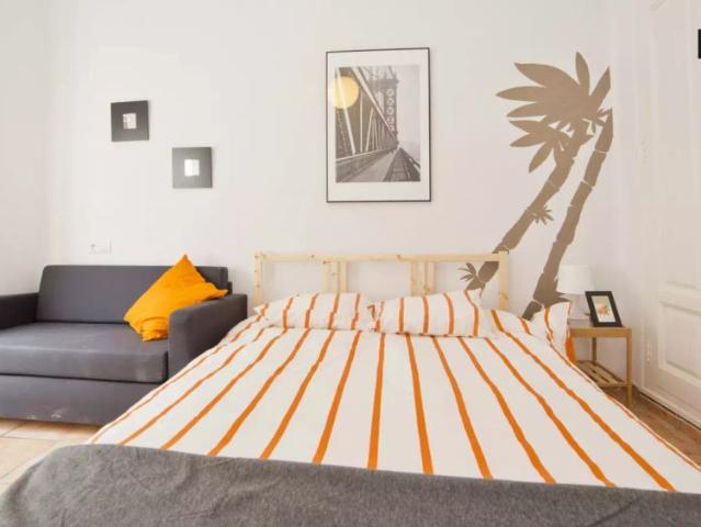 Relaxing room with heating in 5 bedroom apartment, Quatre Carreres