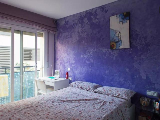Relaxing room with window with street view in 4 bedroom apartment, Villa Olímpica