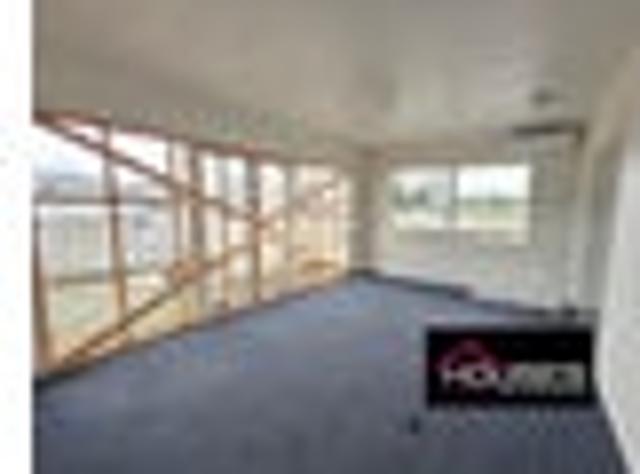 RELOCATABLE HOME SPACIOUS BOOMERANG HOME