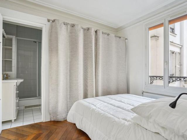 Republique / rue Folie Méricourt, Paris Amsterdam Apartments for Rent