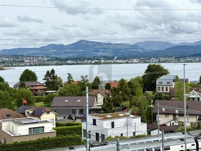 REPRÄSENTATIV MIT SEESICHT UND TERRASSEN