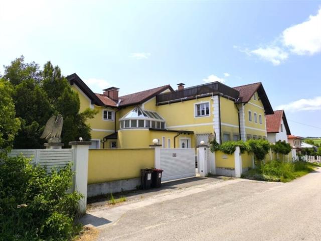 Repräsentative Villa in Bestlage Architektur, Raum und Lage auf höchstem Niveau