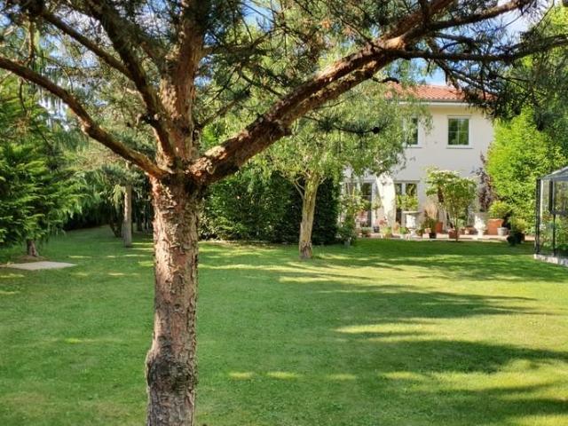 Repräsentative Villa mit großzügigem, parkähnlichem Grundstück