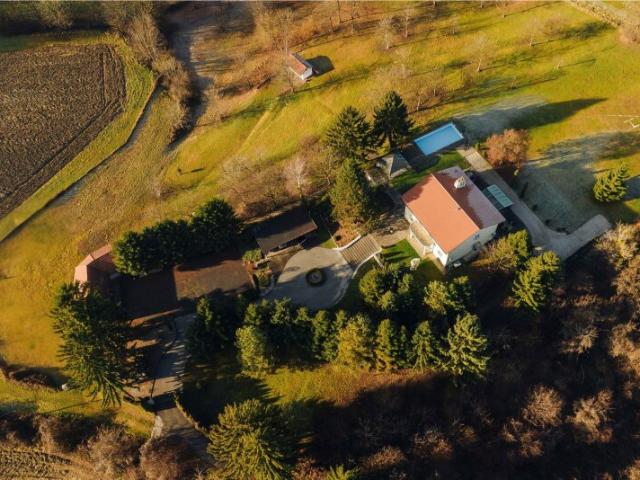Repräsentative Villa mit Helikopterlandeplatz in idyllischer Weinregion!